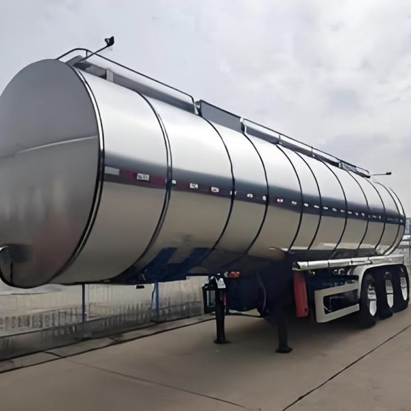 Chemical tank semi trailer for corrosive liquid transport