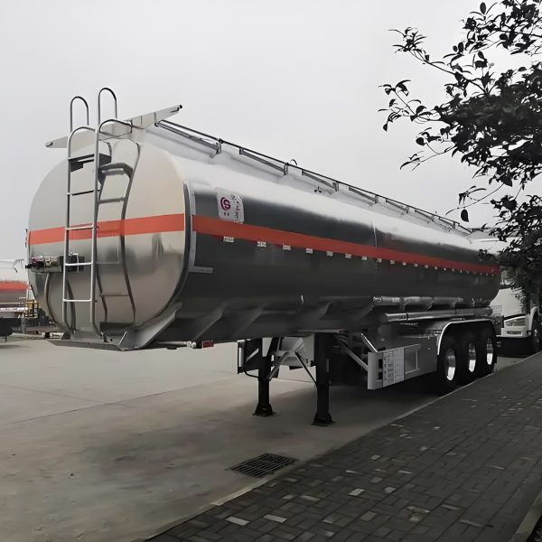 fuel tanker semi trailer with customized discharge system